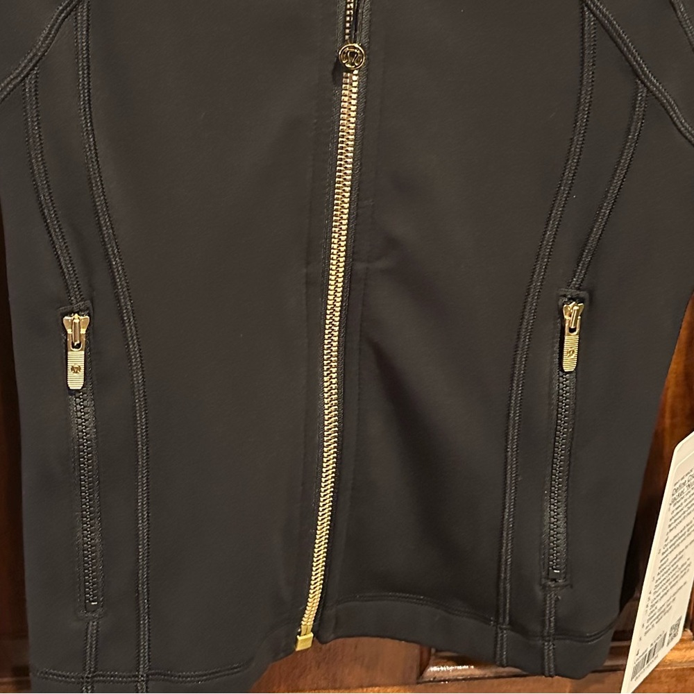 BNWT Lululemon Define *Nulu Jacket. Black + Gold Zippers sz 4 - Picture 9 of 13